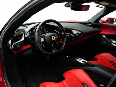 Ferrari SF90 2023, 6000 км, за 4777000 CNY - фото 9