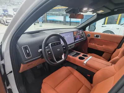 Li Auto Li L8 2025, 5800 км, за 288000 CNY