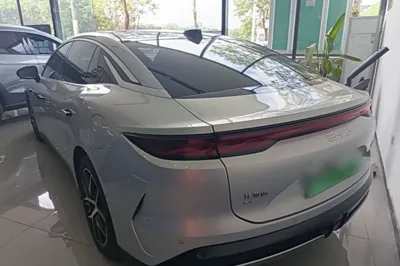BYD Han L 2025, 3100 км, за 202586.28 CNY