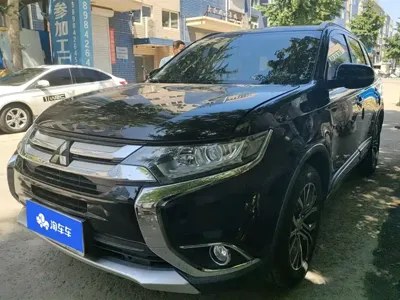 Mitsubishi Outlander · 2018 год
