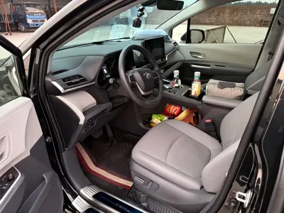 Toyota Sienna 2026, 5000 км, за 248000 CNY