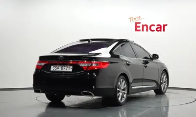 Hyundai Grandeur 2015, 181117 км, за 3623.9 USD