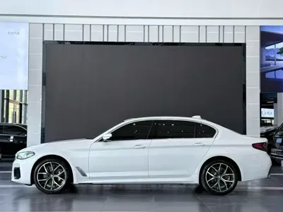 BMW 5 Series 2023, 62000 км, за 259800 CNY - фото 3