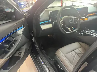 BMW i5 2024, 9000 км, за 188800 CNY - фото 13