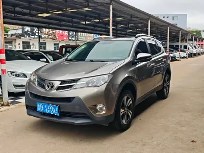 Toyota RAV4 · 2015 год