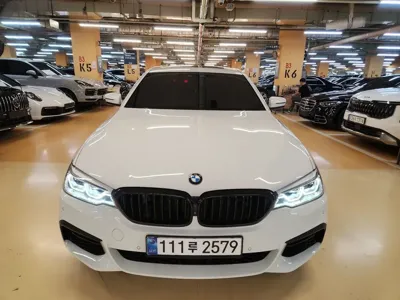 BMW 5-Series · 2018 год