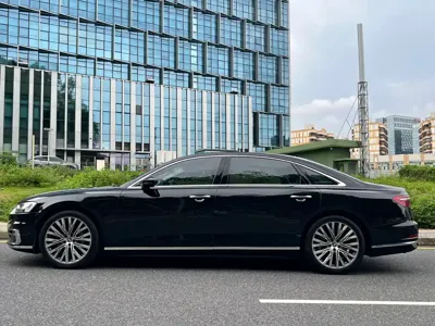 Audi A8 2019, 68000 км, за 348000 CNY