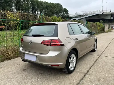 Volkswagen Golf 2017, 90000 км, за 43800 CNY