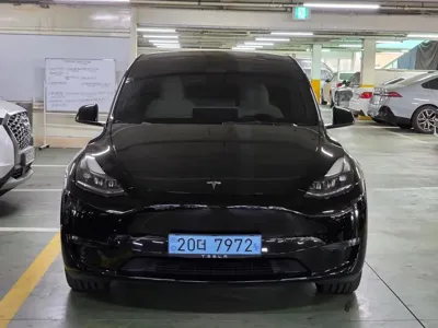 Tesla Model Y · 2023 год