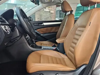 Volkswagen Passat 2015, 109000 км, за 36800 CNY
