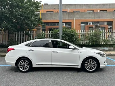 Hyundai Mistra 2018, 60000 км, за 35800 CNY