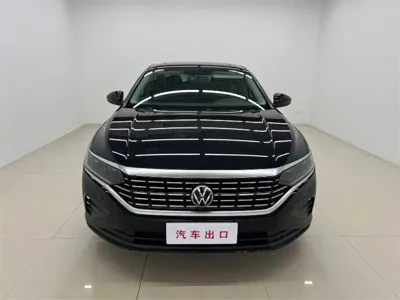 Volkswagen Passat 2023, 33000 км, за 139800 CNY