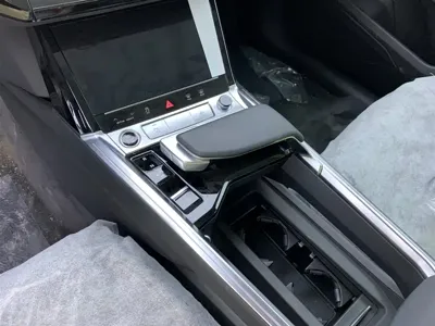 Audi e-tron 2026, 100 км, за 199800 CNY - фото 24