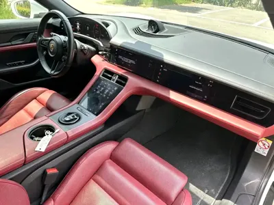 Porsche Taycan 2021, 35000 км, за 340800 CNY - фото 11