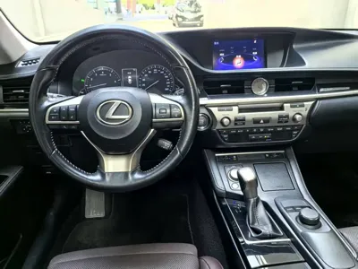 Lexus ES 2018, 76300 км, за 121100 CNY