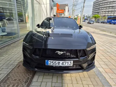 Ford Mustang · 2025 год