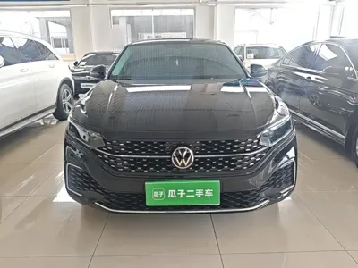 Volkswagen Passat 2024, 32100 км, за 116600 CNY