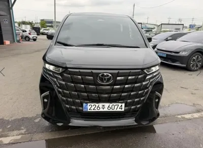 Toyota Alphard · 2024 год