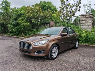 Ford Escort 2015, 82400 км, за 20600 CNY