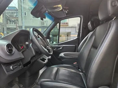 Mercedes-Benz Sprinter 2023, 40000 км, за 85000000 KRW
