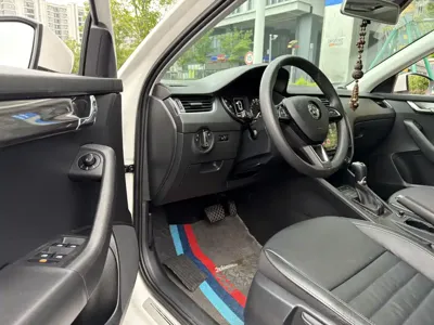 Skoda Octavia 2017, 80000 км, за 28100 CNY - фото 4