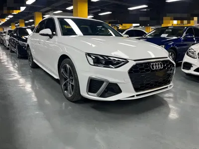 Audi A4L 2021, 46000 км, за 112000 CNY
