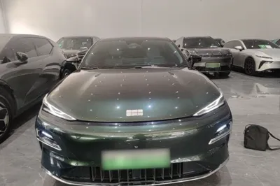 Geely Galaxy Galaxy 8 2025, 18700 км, за 118169.1 CNY