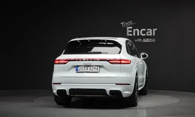 Porsche Cayenne 2023, 24676 км, за 67236.2 USD