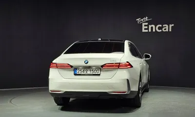 BMW 5-Series 2025, 4646 км, за 56500000 KRW - фото 4