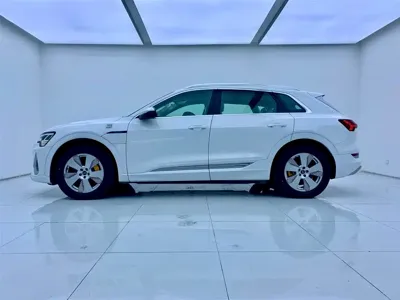 Audi e-tron 2026, 100 км, за 199800 CNY