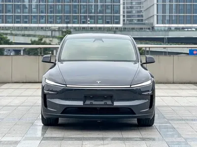 Tesla Model Y 2025, 23000 км, за 253800 CNY