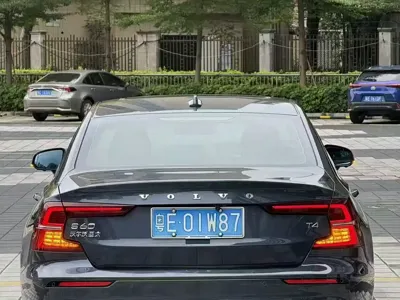 Volvo S60 2021, 130000 км, за 92800 CNY