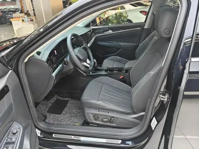Volkswagen Passat 2024, 22000 км, за 122800 CNY - фото 7