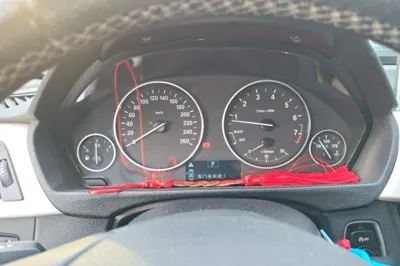 BMW 3 Series 2016, 187800 км, за 48664.82 CNY - фото 11