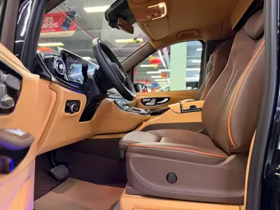 Mercedes-Benz V-Class 0, 100 км, за 698000 CNY