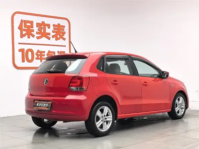 Volkswagen Polo 2012, 68300 км, за 18900 CNY