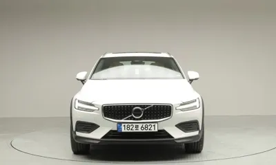 Volvo V60 2025, 669 км, за 52000000 KRW
