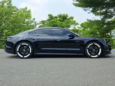Porsche Taycan 2022, 29700 км, за 97900000 KRW