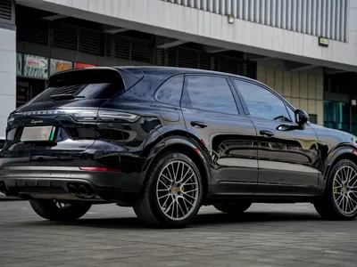 Porsche Cayenne Hybrid 2022, 20000 км, за 456100 CNY - фото 14