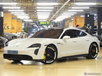 Porsche Taycan · 2021 год