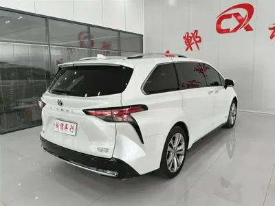 Toyota Sienna 2023, 90000 км, за 206000 CNY