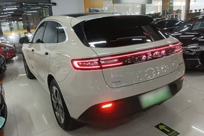 Hima AITO M5 2023, 30000 км, за 152498.84 CNY