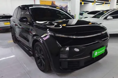 Li Auto L8 2023, 30200 км, за 213751.32 CNY