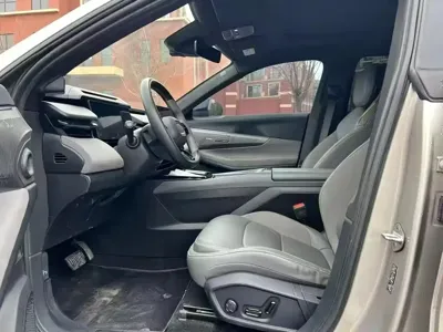 Lynk & Co 08 EM-P 2024, 30000 км, за 88000 CNY