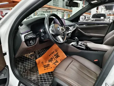 BMW 5 Series 2019, 88000 км, за 115200 CNY