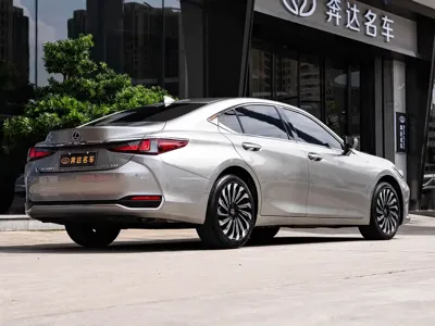 Lexus ES 2024, 52000 км, за 202600 CNY