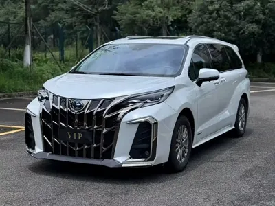 Toyota Sienna · 2023 год