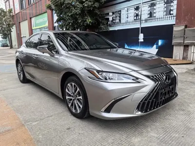 Lexus ES 2023, 27000 км, за 181800 CNY