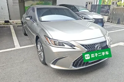 Lexus ES 2022, 33600 км, за 212474.46 CNY