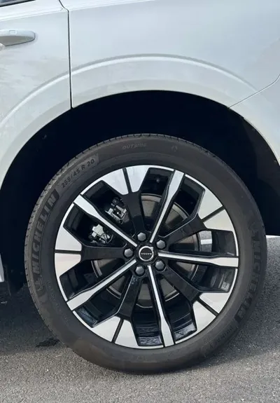 Volvo XC60 2026, 7600 км, за 0 KRW - фото 5